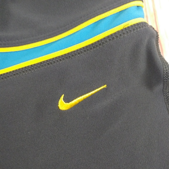 Nike Dri Fit Livestrong Women's Capri Leggings - Picture 2 of 7